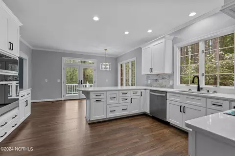 Kitchen - 26 Edinburgh Ln, Pinehurst, NC 28374 photo 2 of 5
