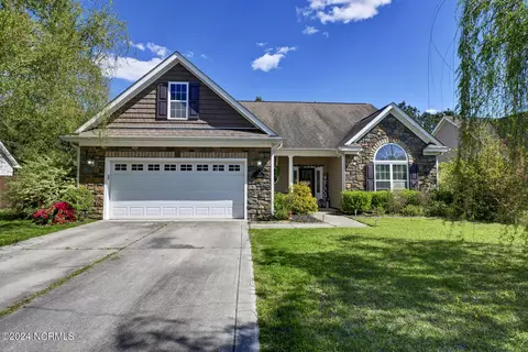 725 Savannah Dr, Jacksonville, NC 28546
