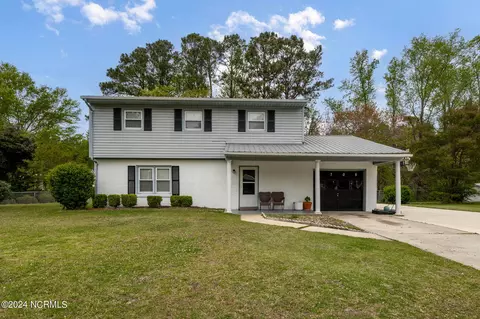 2705 Country Club Rd, Jacksonville, NC 28546