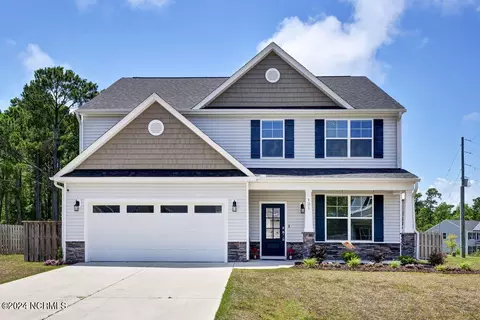 121 Permeta Dr, Sneads Ferry, NC 28460