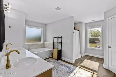 Bath - 335 SW Plantation Dr, Jacksonville, NC 28540 photo 5 of 7