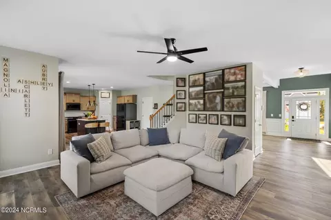 Living - 335 SW Plantation Dr, Jacksonville, NC 28540 photo 3 of 3