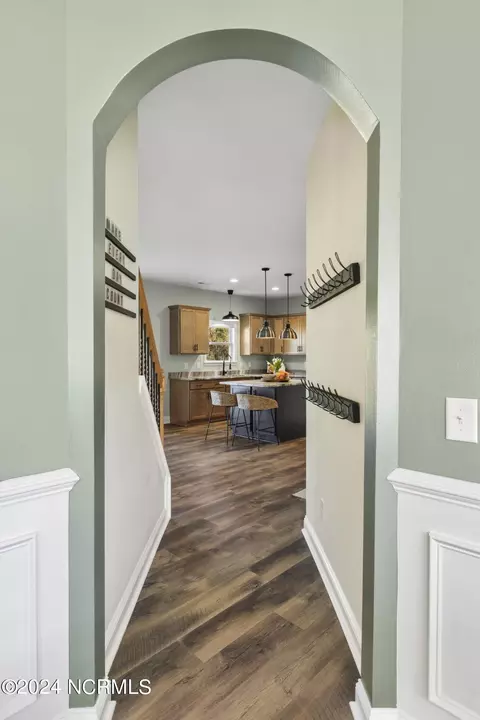 Entry Way - 335 SW Plantation Dr, Jacksonville, NC 28540 photo 4 of 6