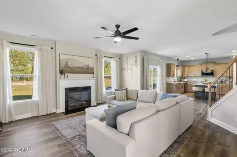 Living - 335 SW Plantation Dr, Jacksonville, NC 28540 photo 2 of 3