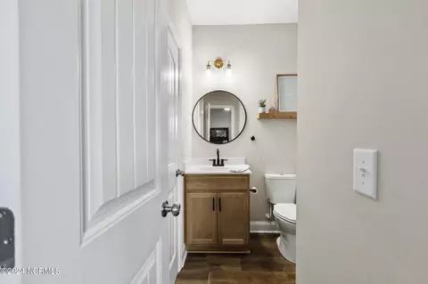 Bath - 335 SW Plantation Dr, Jacksonville, NC 28540 photo 2 of 7