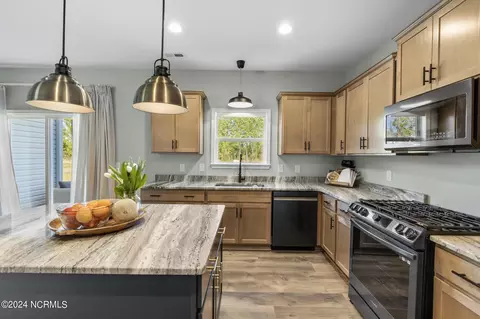 Kitchen - 335 SW Plantation Dr, Jacksonville, NC 28540 photo 2 of 4