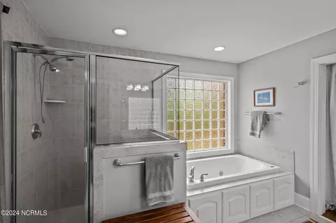 Bath - 101 Newport Ct, Chocowinity, NC 27817 photo 3 of 6