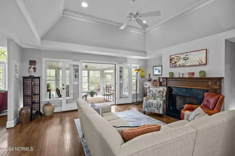 Living - 101 Newport Ct, Chocowinity, NC 27817 photo 2 of 4