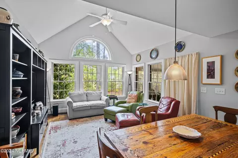 Dining - 101 Newport Ct, Chocowinity, NC 27817 photo 4 of 5