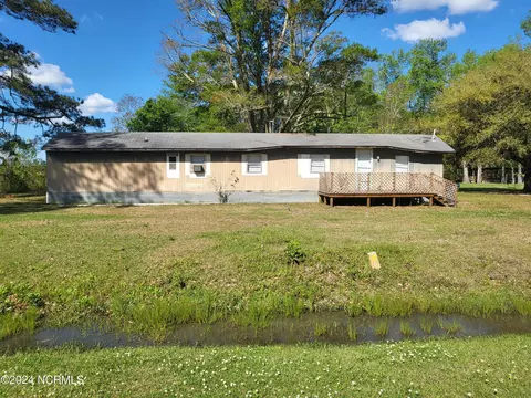 4458 Old Stake Rd, Chadbourn, NC 28431