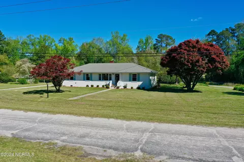 716 Darden Dr, Kinston, NC 28504