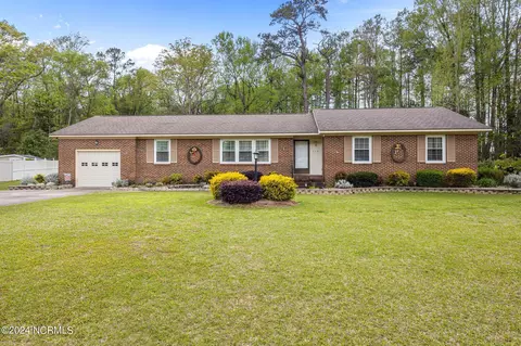 112 Hillcrest Dr, Washington, NC 27889
