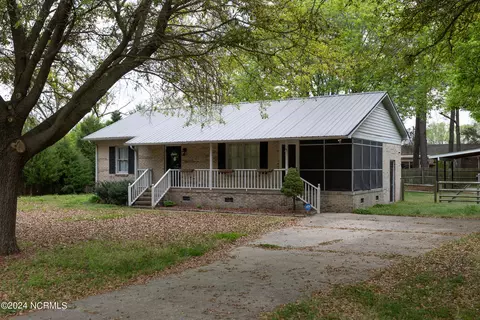 1051 Martin Dr, Jamesville, NC 27846