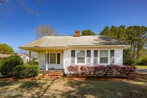 323 E Kornegay St, Dover, NC 28526