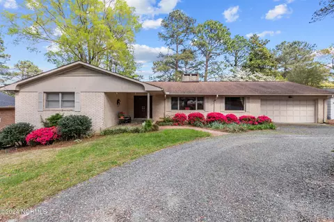 140 Pine Ridge Dr, Whispering Pines, NC 28327