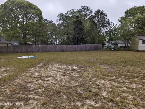 203 Chokecherry S, Richlands, NC 28574
