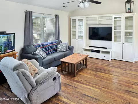 104 Derby Ln, Hampstead, NC 28443 photo 4