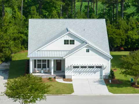 101 Spicer Lake Dr, Holly Ridge, NC 28445