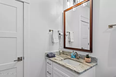 Bath - 809 Emerald Dr #WEST, Emerald Isle, NC 28594 photo 3 of 7