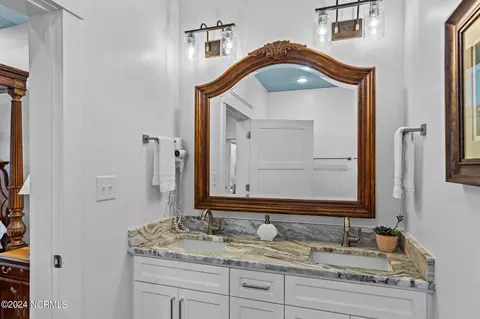 Bath - 809 Emerald Dr #WEST, Emerald Isle, NC 28594 photo 5 of 7