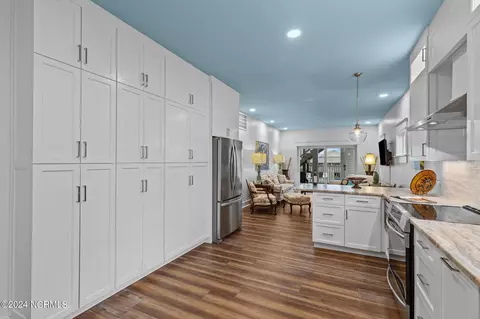 Kitchen - 809 Emerald Dr #WEST, Emerald Isle, NC 28594 photo 5 of 12