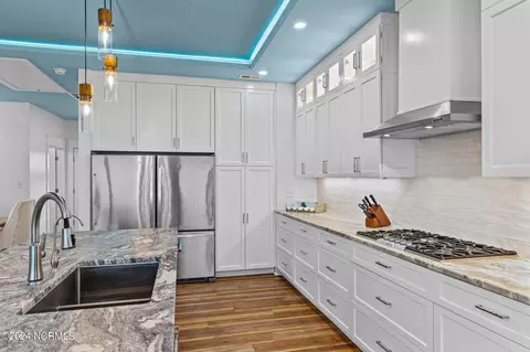 Kitchen - 809 Emerald Dr #WEST, Emerald Isle, NC 28594 photo 10 of 12