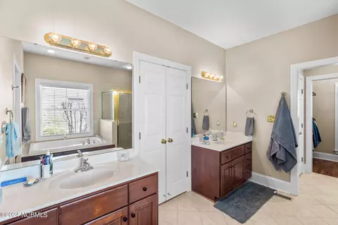 Bath - 1400 Potomac Dr, Chocowinity, NC 27817 photo 4 of 7