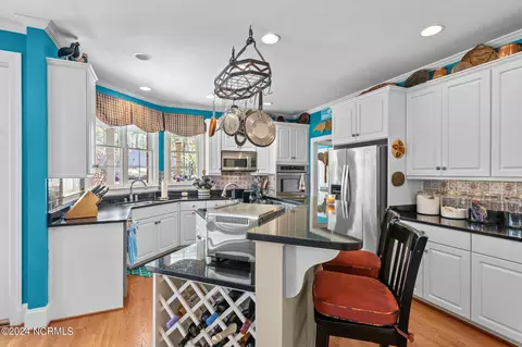 Kitchen - 1400 Potomac Dr, Chocowinity, NC 27817 photo 2 of 4