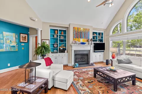 Living - 1400 Potomac Dr, Chocowinity, NC 27817 photo 4 of 5