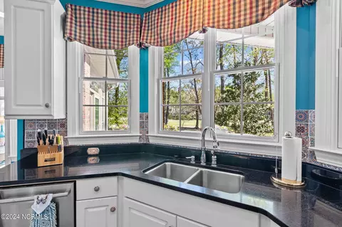 Kitchen - 1400 Potomac Dr, Chocowinity, NC 27817 photo 4 of 4