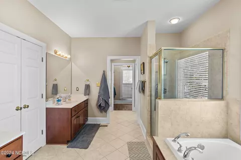 Bath - 1400 Potomac Dr, Chocowinity, NC 27817 photo 3 of 7