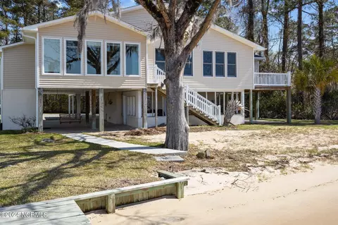 70 Robbins Ln, Washington, NC 27889