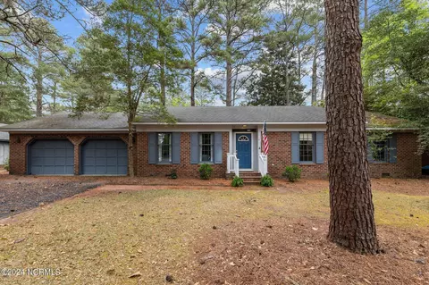 30 Oak Hills Rd, Pinehurst, NC 28374