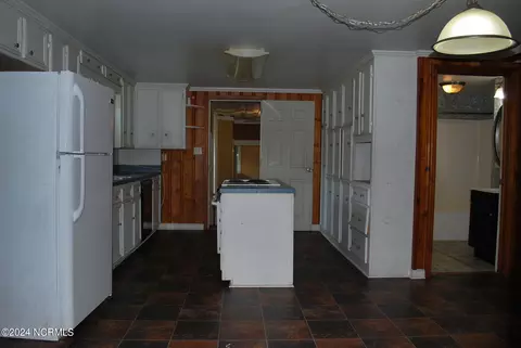 Kitchen - 10214 Nc 33, Chocowinity, NC 27817 photo 3 of 3