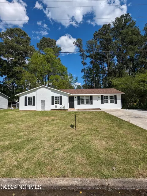 524 Oci Dr, Jacksonville, NC 28540