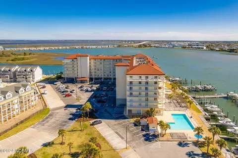 100 Olde Towne Yacht Club Rd #304, Beaufort, NC 28516
