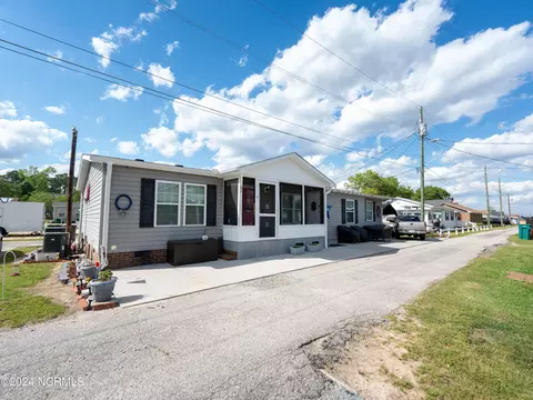 51 Clarkland Village St, Elizabethtown, NC 28337