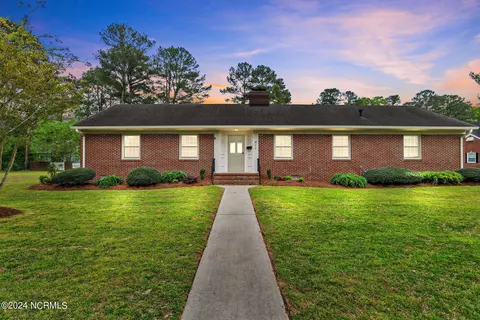 611 N Howard Cir, Tarboro, NC 27886