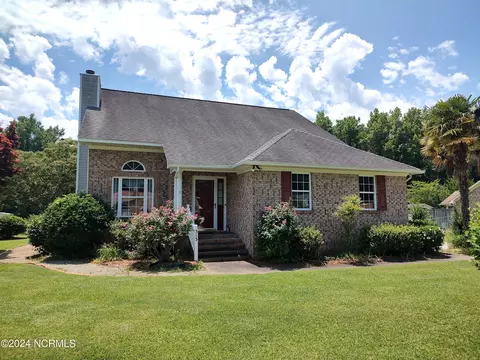 313 Forest Oaks Dr, New Bern, NC 28562