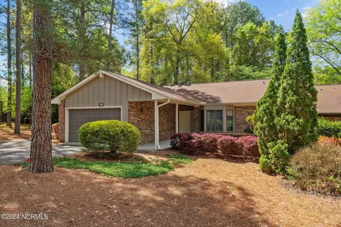 855 Willowood Ct, Southern Pines, NC 28387