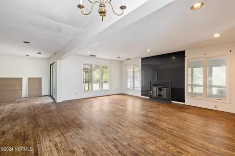 Living - 100 Deer Run, Hubert, NC 28539 photo 4 of 5