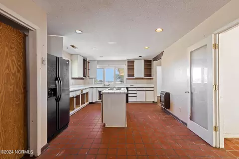 Kitchen - 100 Deer Run, Hubert, NC 28539 photo 1 of 3
