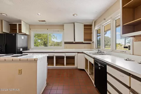 Kitchen - 100 Deer Run, Hubert, NC 28539 photo 2 of 3
