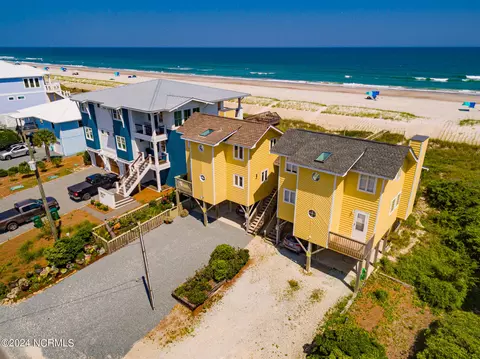 125 S Anderson Blvd #A, Topsail Beach, NC 28445