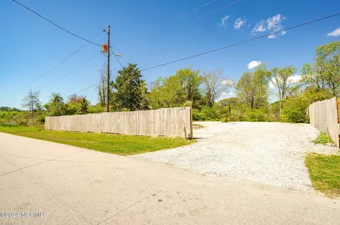 169 Harris St, Morehead City, NC 28557