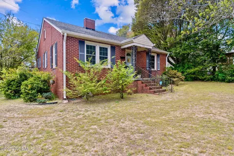 303 Myrtle Ave, Hamlet, NC 28345