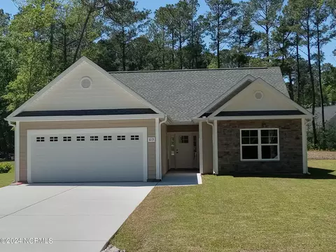 613 Boundaryline Dr NW, Calabash, NC 28467