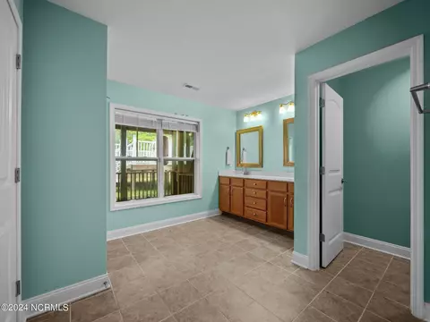 Bath - 126 Roughleaf Trl, Hampstead, NC 28443 photo 8 of 8