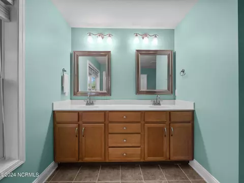 Bath - 126 Roughleaf Trl, Hampstead, NC 28443 photo 7 of 8