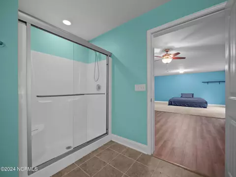 Bath - 126 Roughleaf Trl, Hampstead, NC 28443 photo 6 of 8